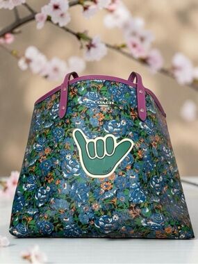 Coach reversible, City Tote SHAKA  Rare rose Meadow floral print 2017 collection